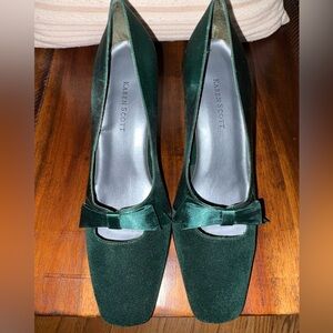 Karen Scott Women's Green Velvet Heels